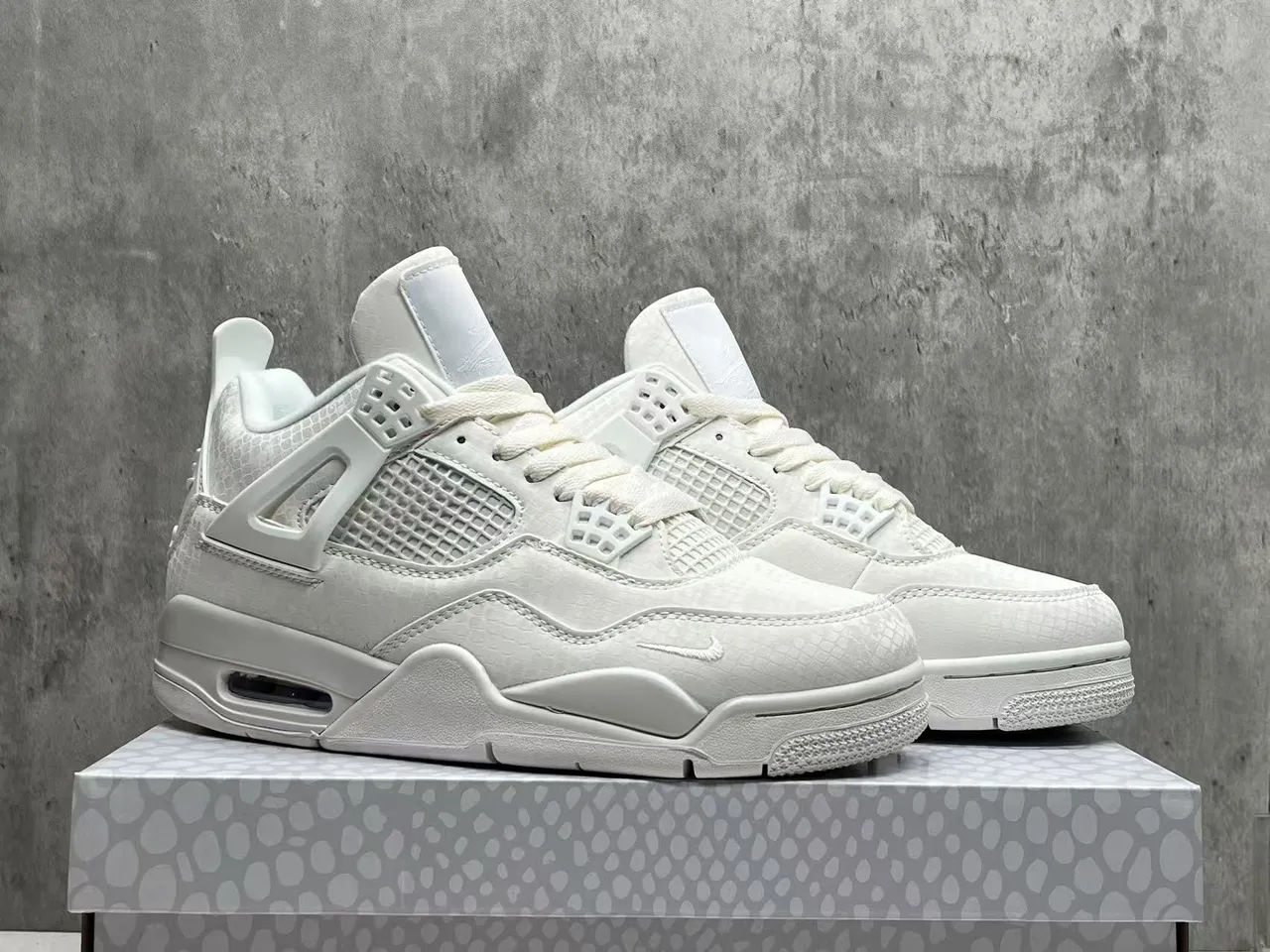Nike Air Jordan 4 Monochrome White 篮球鞋 5