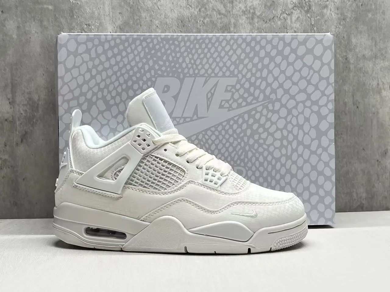 Nike Air Jordan 4 Monochrome White 篮球鞋 6