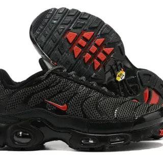 Nike Air Max Plus أسود وأحمر حذاء رياضي أنيق