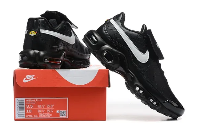 Nike Air Tuned Max Black and White Lifestyle Sneakers 8