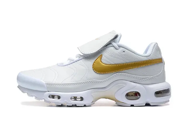 Nike Air Tuned Max Black and White Lifestyle Sneakers 18