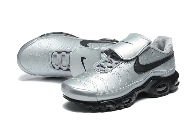Nike Air Tuned Max Black and White Lifestyle Sneakers 23