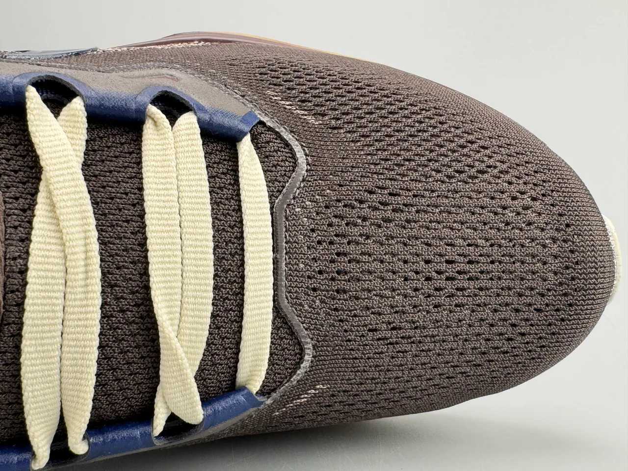 Nike Air Zoom Pegasus Marrón Borgoña Parte superior de malla ingenieril Superposiciones sintéticas en capas Zapatos de running 2