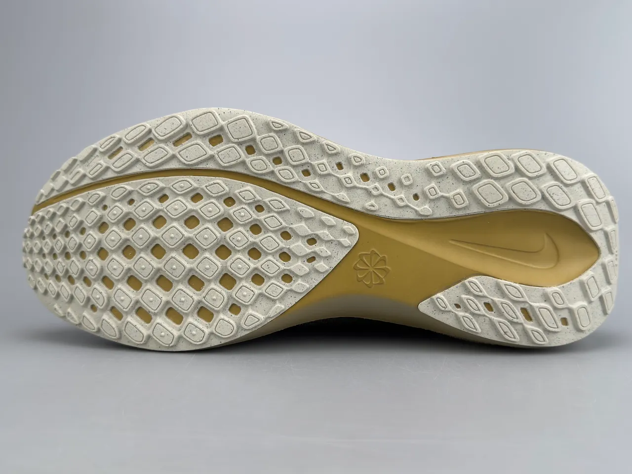 Nike Air Zoom Pegasus Marrón Borgoña Parte superior de malla ingenieril Superposiciones sintéticas en capas Zapatos de running 6