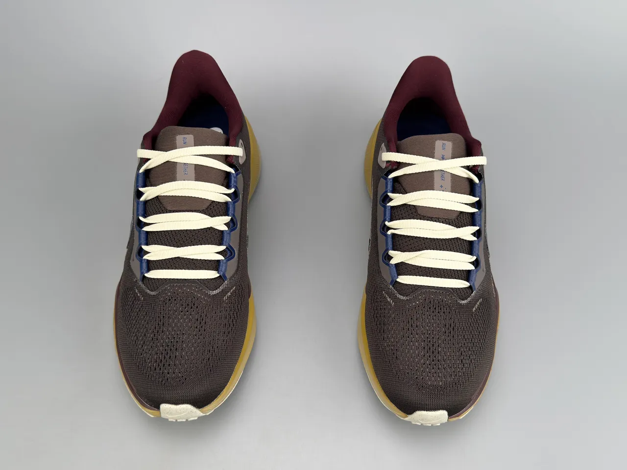 Nike Air Zoom Pegasus Marrón Borgoña Parte superior de malla ingenieril Superposiciones sintéticas en capas Zapatos de running 9