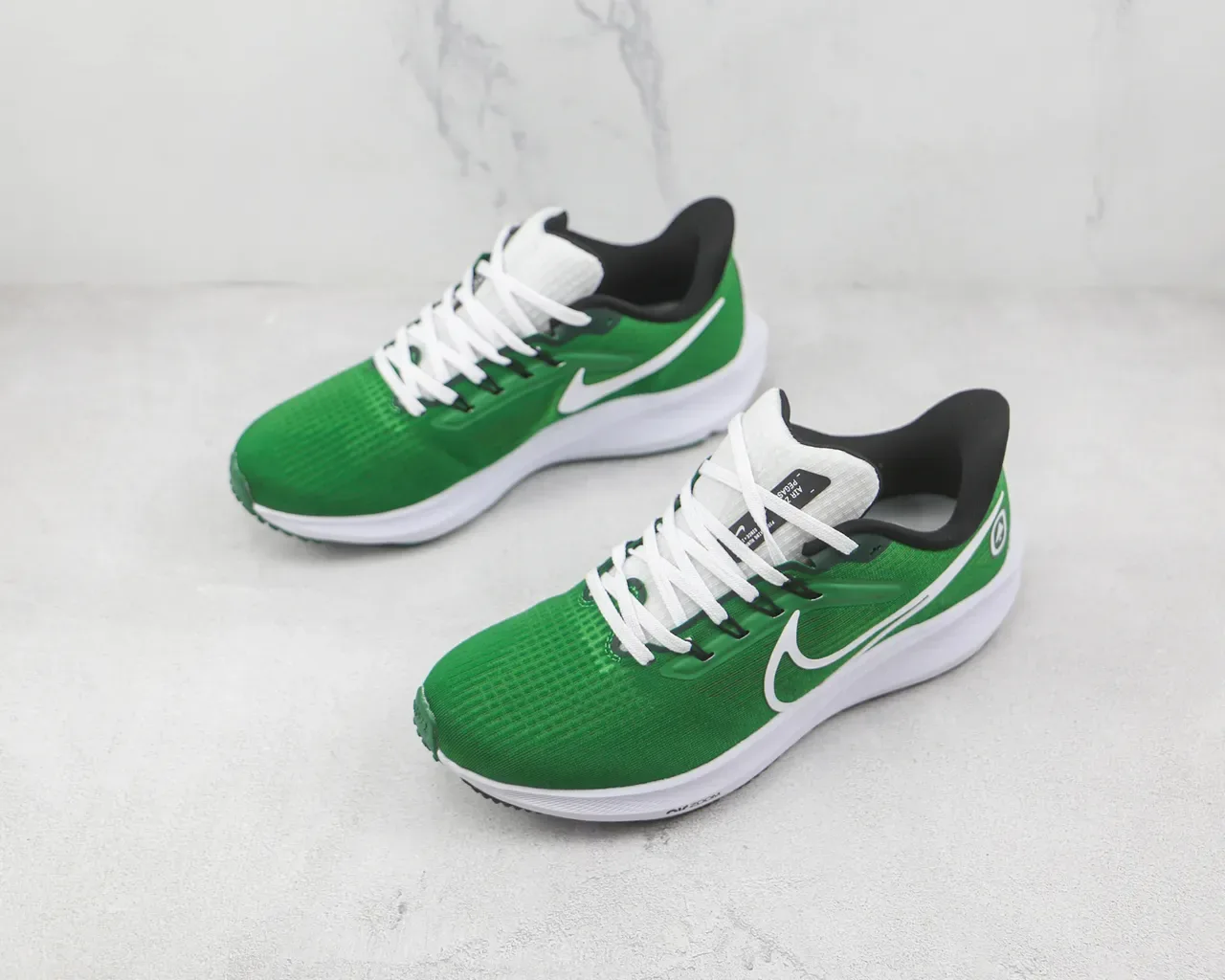 Nike Air Zoom Pegasus हरा सफेद काला रनिंग शूज 4