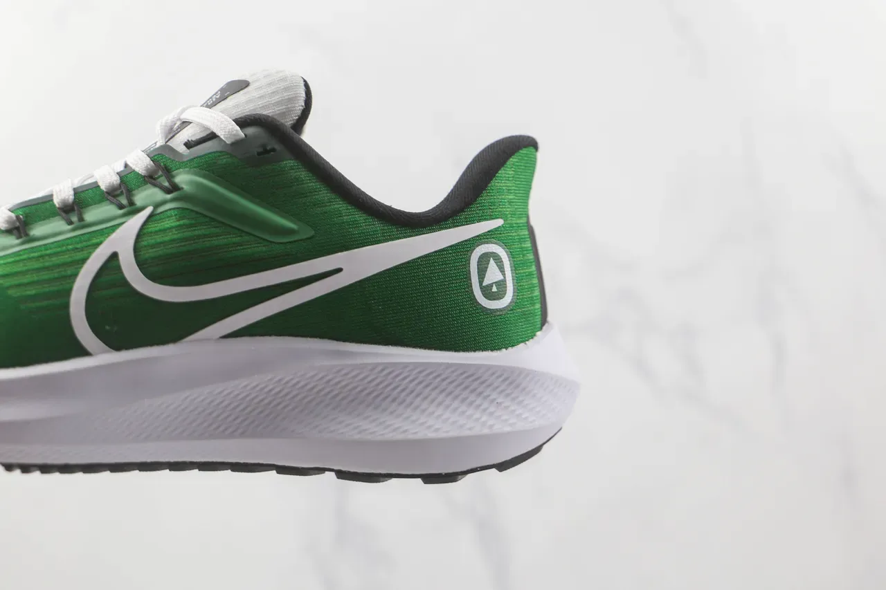 Nike Air Zoom Pegasus हरा सफेद काला रनिंग शूज 7