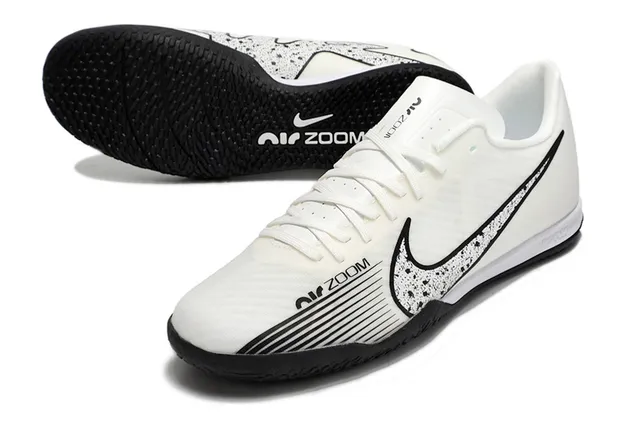 Nike Air Zoom Branco Laranja Baixo Corte Sintético Superior Padrão Geométrico Sobreposição Sapatos de Futebol Indoor 23