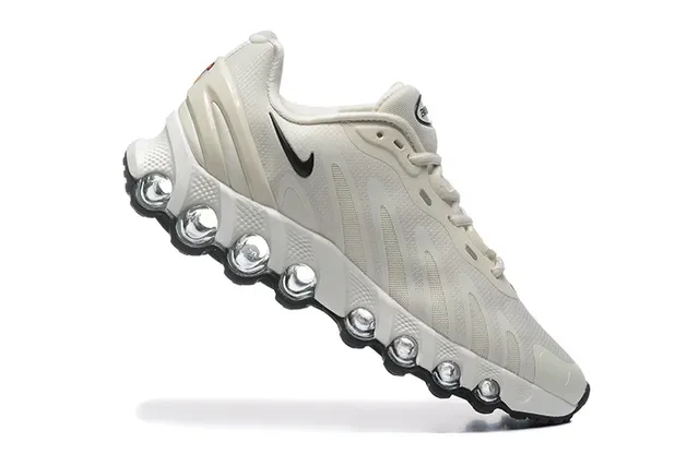 Nike বেইজ ব্ল্যাক লো-টপ লেয়ার্ড মেশ-সিন্থেটিক আপার স্নিকার 6