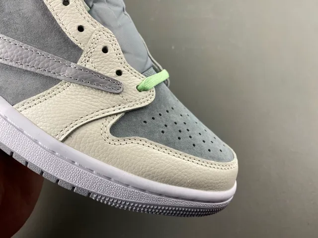 Nike Beige Gray Low-Top Layered Leather-Suede Upper Sneakers 2