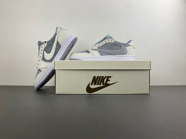 Nike Beige Gray Low-Top Layered Leather-Suede Upper Sneakers 14