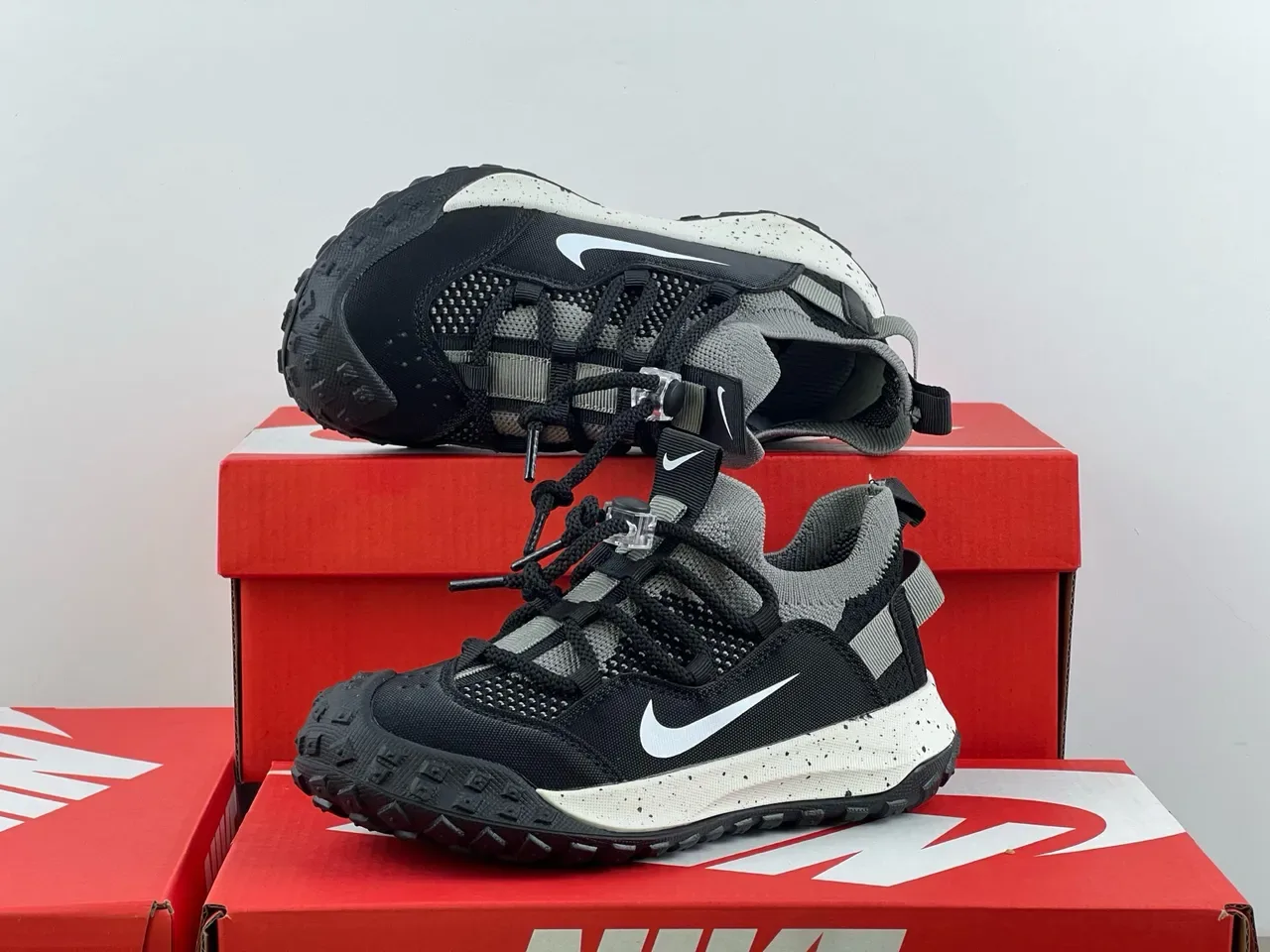 Nike Beige Green Knit Collar Midfoot Strap System Lifestyle Sneakers 2