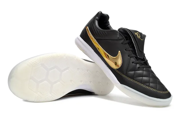نايك أسود ذهبي جلد مبطن أعلى Swoosh معدني أحذية كرة قدم داخلية 4
