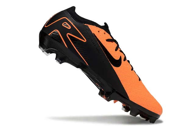 Nike zapatillas de fútbol negras y naranjas de corte bajo con cuello de calcetín, upper de knit sintético, para tierra firme 2
