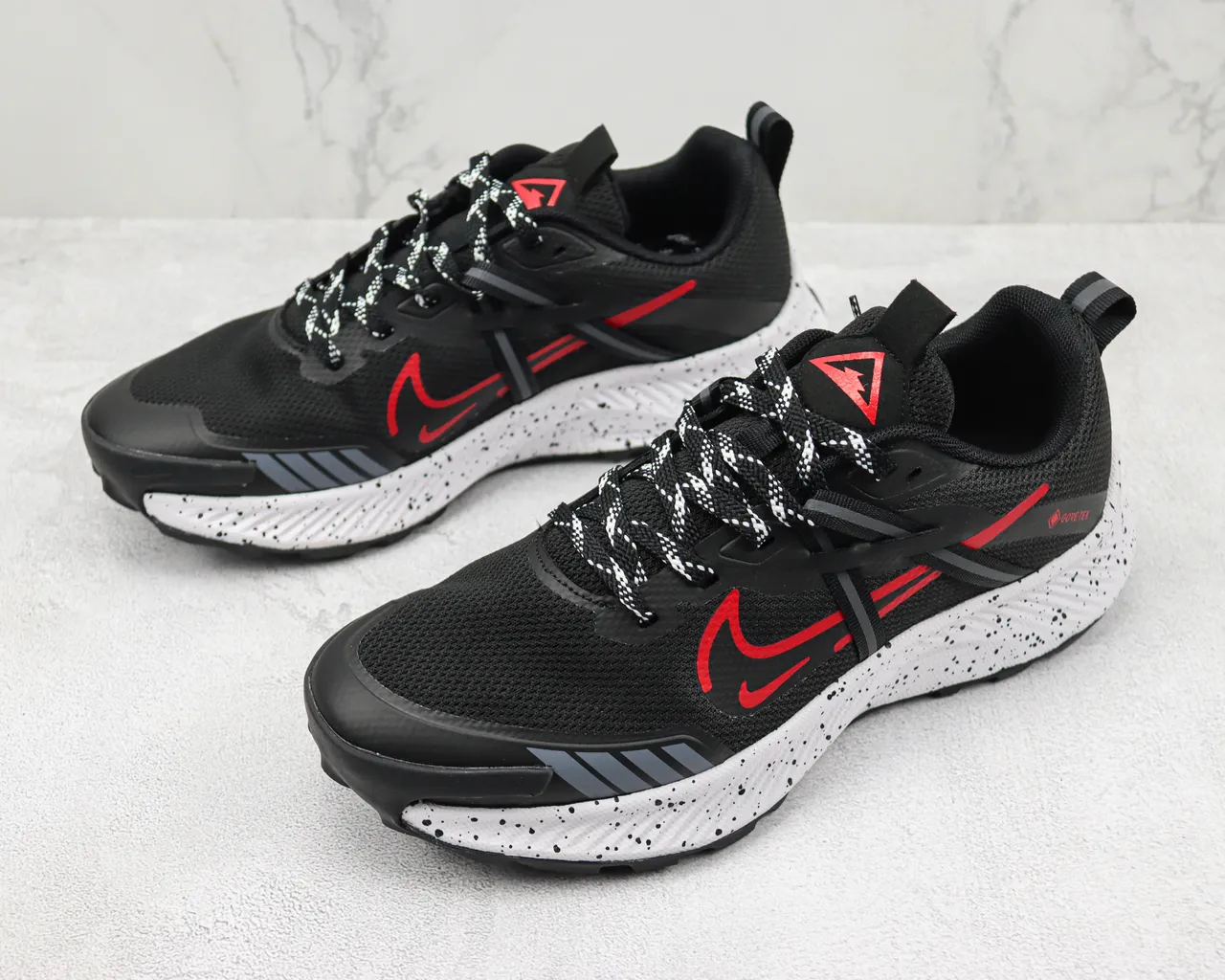 Nike Black Red Mesh Upper Swoosh Accent Running Shoes 4