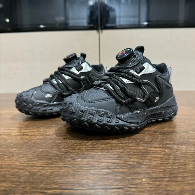 Nike Black Silver Sole Layered Synthetic Overlays Chunky Sneakers 8