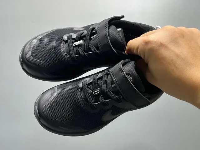 Nike Chaussures Lifestyle Noir et Blanche Low-Top avec Upper en Maille 21