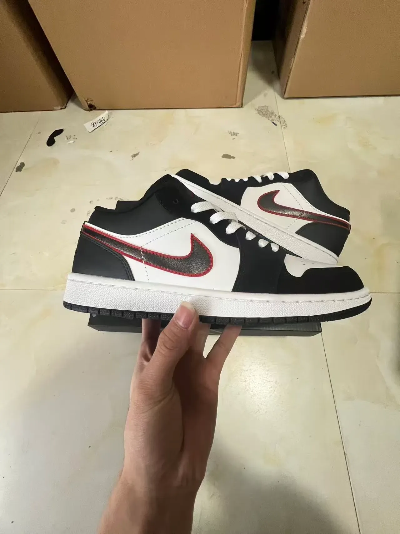 Nike Black White Low-Top Padded Collar Lifestyle Sneakers 7