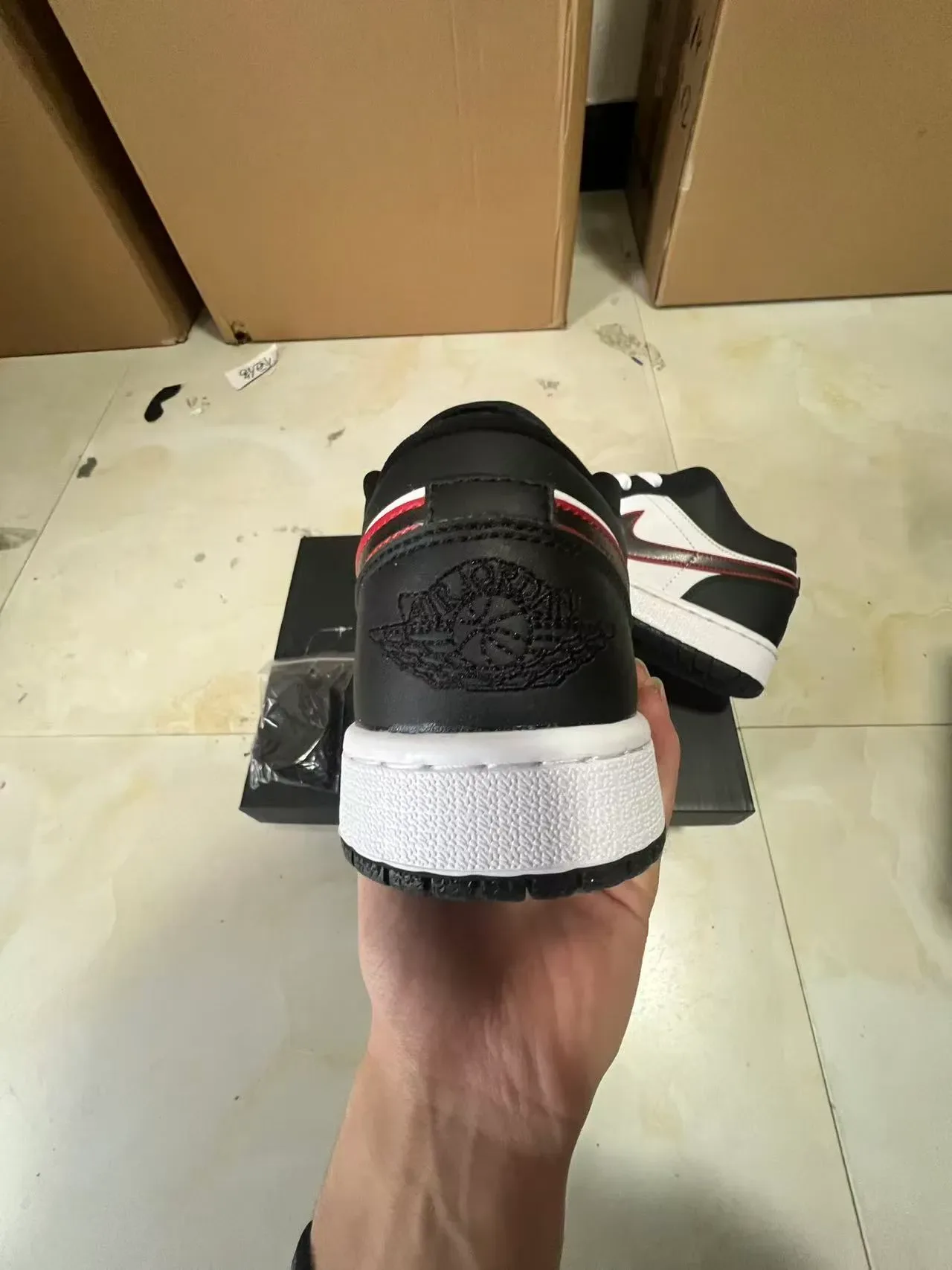 Nike Black White Low-Top Padded Collar Lifestyle Sneakers 8