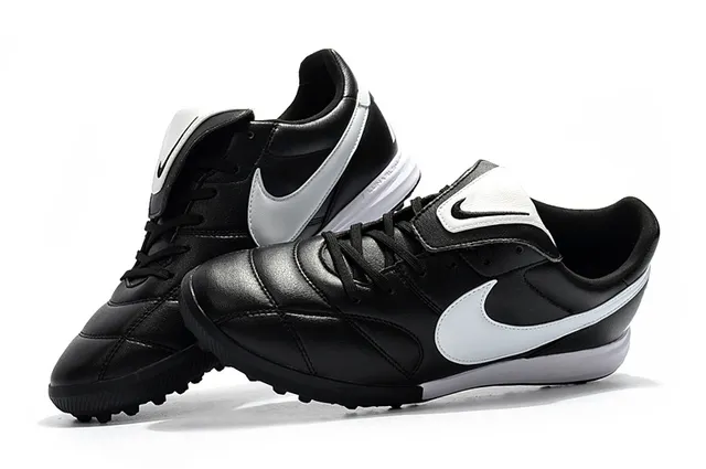 Nike Black White Low-Top Quilted Toe Turf Soccer Shoes 8