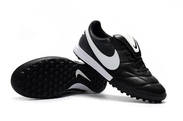 Nike Black White Low-Top Quilted Toe Turf Soccer Shoes 9