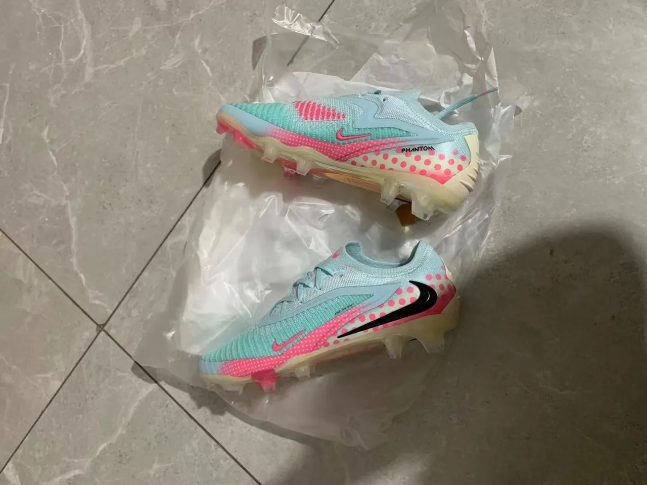 Nike bleu et rose upper tricoté Polka-Dot Overlay Firm-Ground chaussures de football 10