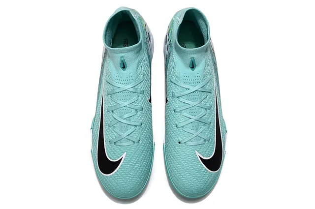 Nike Chaussures de football turf avec upper Flyknit bleu et blanc, col sock-fit 2