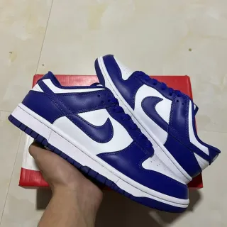 Nike Dunk Low Royal Blue e White sneakers lifestyle