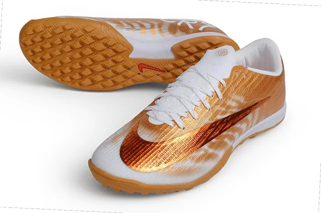 Nike Gold White Metallic Gradient Upper Textured Synthetic Weave Indoor Soccer Shoes 4