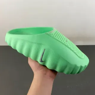 Nike Verde Prata Moldado Monocromo Perfurado Superior Sapatilha