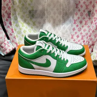 Nike Verde y Blanco Low-Top Perforada en la Punta Zapatillas Lifestyle