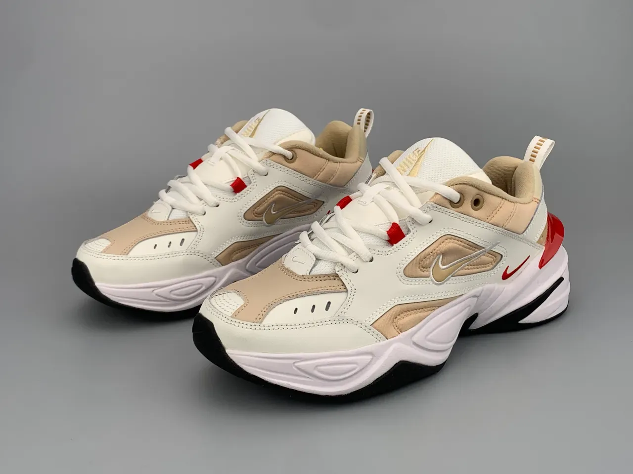 नाइक M2K Tekno ऑफ-व्हाइट बेज रेड चंक स्नीकर 7