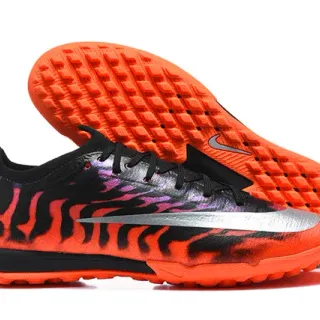 Nike 橙黑火焰印花鞋面 金属银 Swoosh 草坪足球鞋