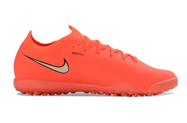 Nike Sapatos de futebol para gramado com parte superior em malha e gola baixa em laranja e dourado 5