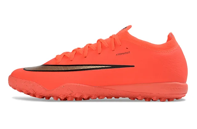 Nike Sapatos de futebol para gramado com parte superior em malha e gola baixa em laranja e dourado 6