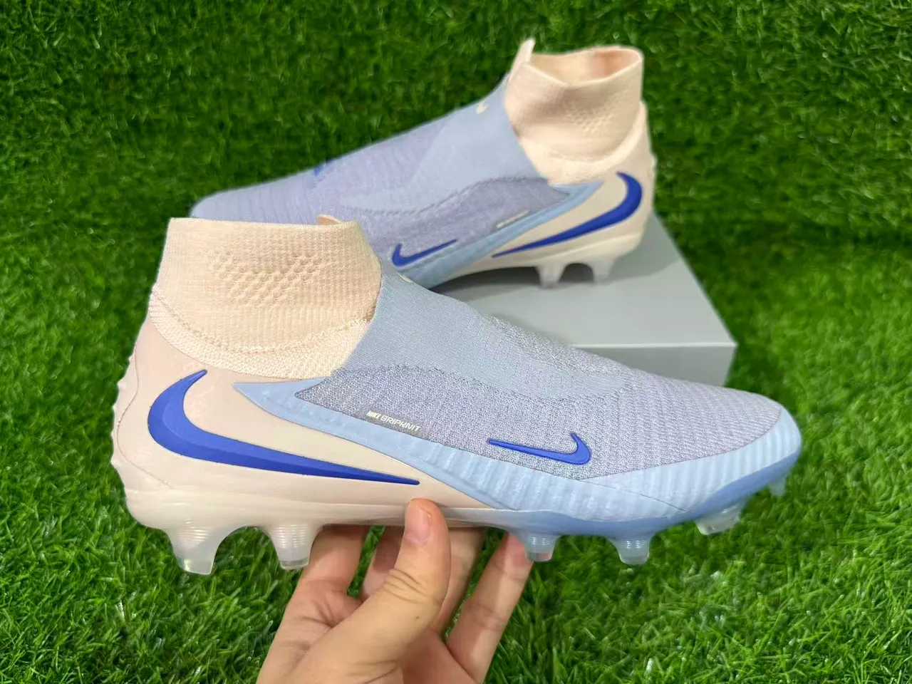 Nike Phantom GT 米色蓝 袜套领 Flyknit 鞋面 Firm-Ground 足球鞋 2
