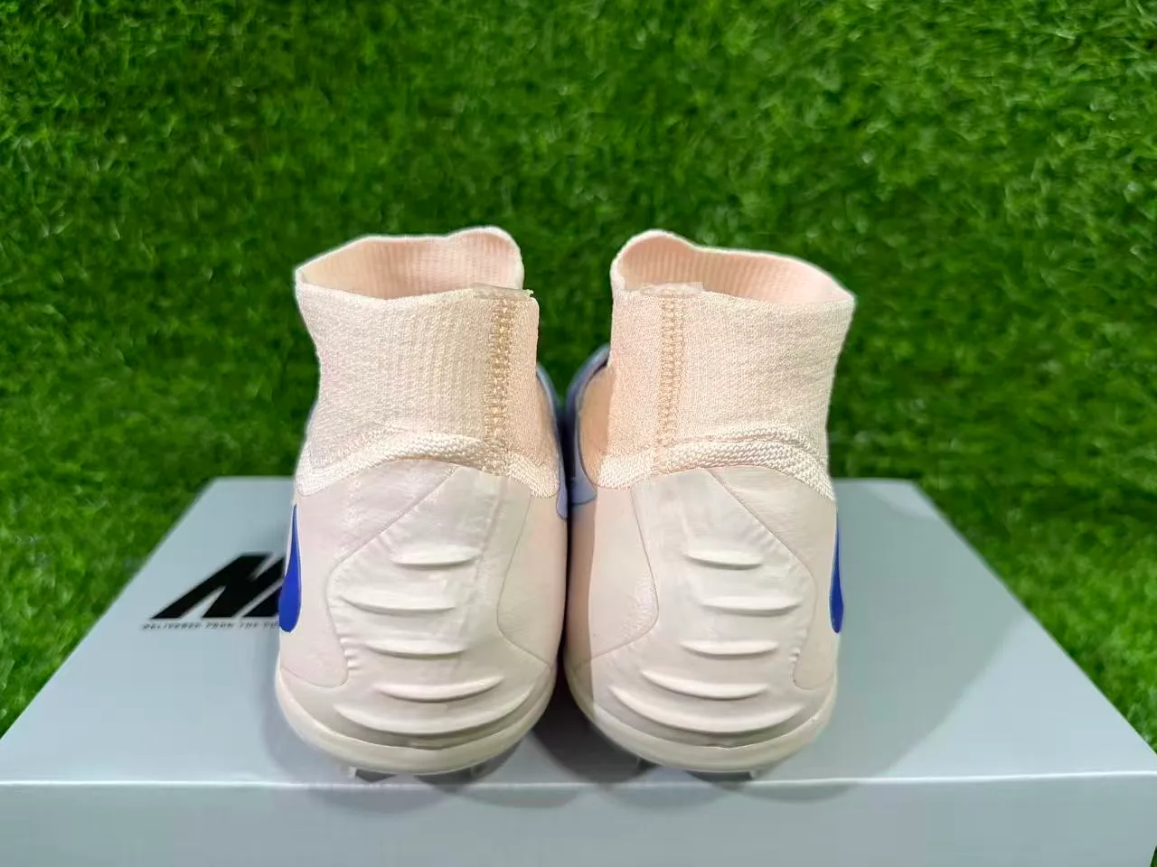 Nike Phantom GT 米色蓝 袜套领 Flyknit 鞋面 Firm-Ground 足球鞋 5
