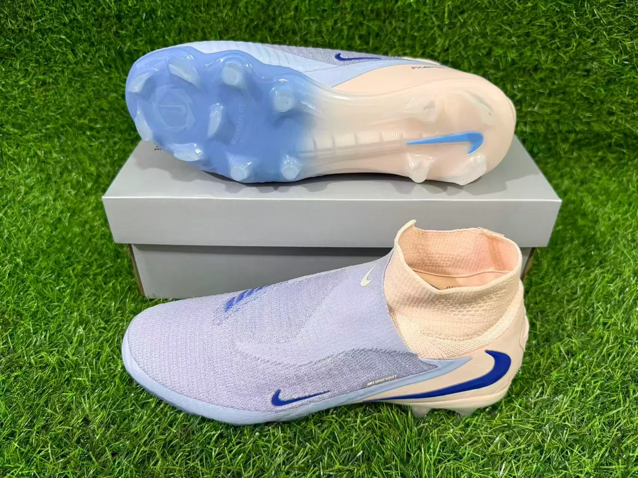 Nike Phantom GT 米色蓝 袜套领 Flyknit 鞋面 Firm-Ground 足球鞋 7
