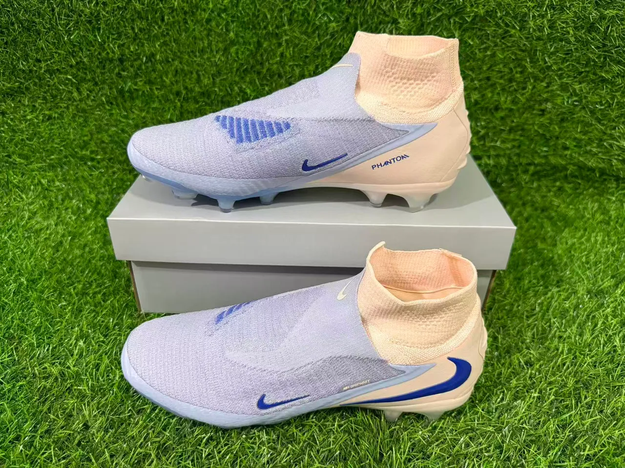 Nike Phantom GT 米色蓝 袜套领 Flyknit 鞋面 Firm-Ground 足球鞋 8