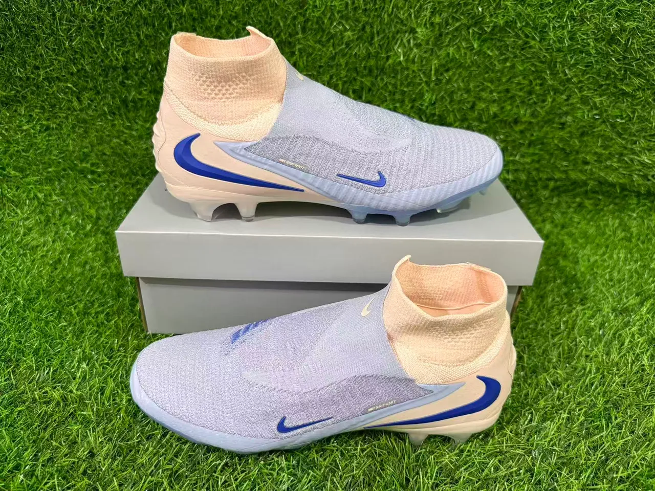 Nike Phantom GT 米色蓝 袜套领 Flyknit 鞋面 Firm-Ground 足球鞋 9