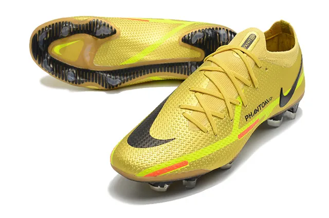 Nike Phantom GT 黑色红色针织鞋面 低帮靴领 钉地足球鞋 8