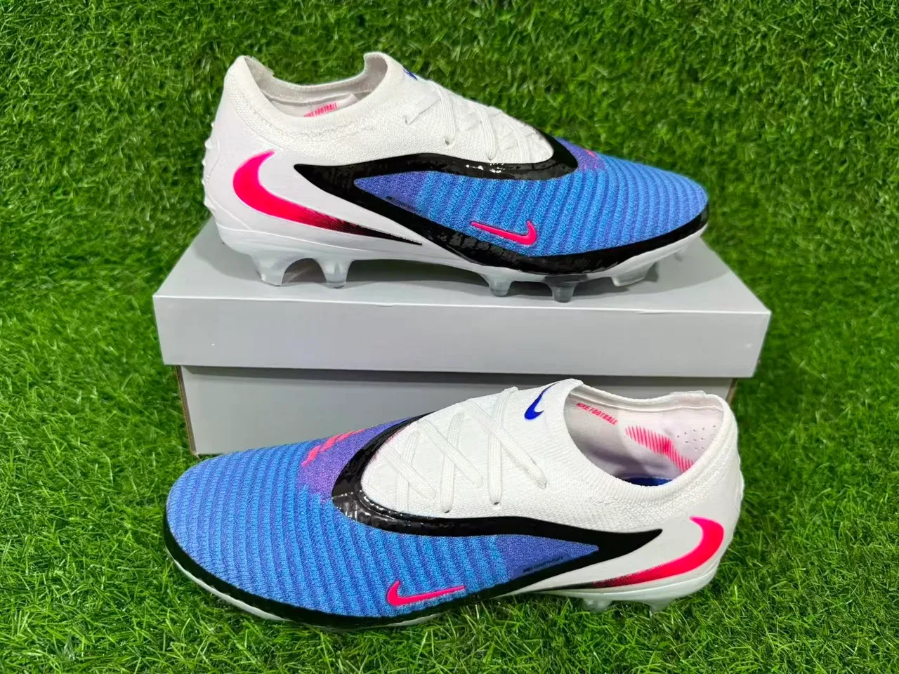 Nike Phantom GT أحذية كرة القدم أبيض أزرق منخفض القطعة قماش الرباط أرض صلبة 3
