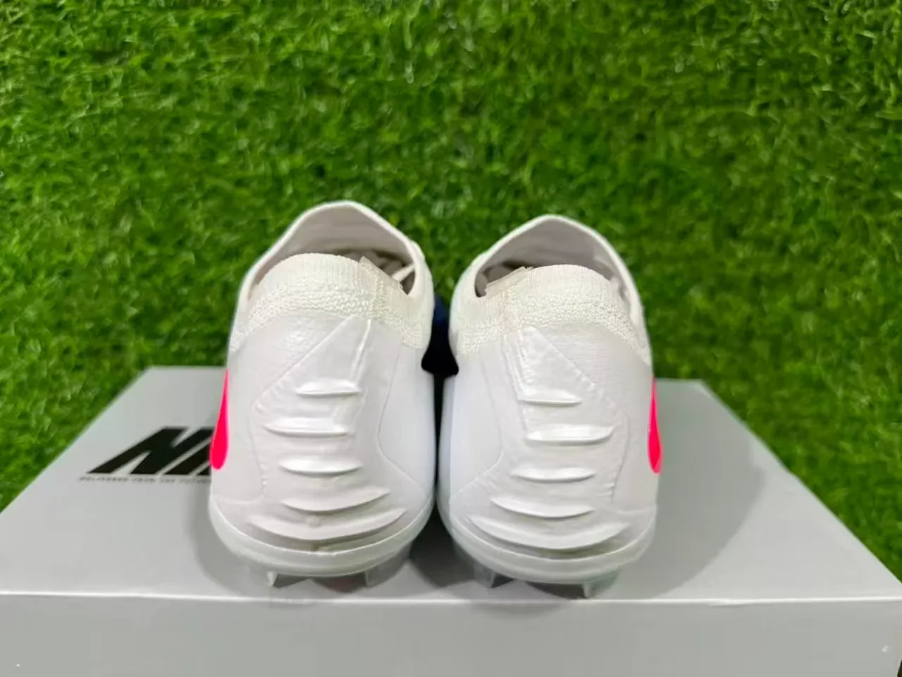 Nike Phantom GT أحذية كرة القدم أبيض أزرق منخفض القطعة قماش الرباط أرض صلبة 4
