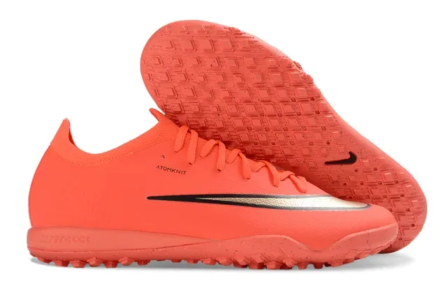 Nike Zapatillas de fútbol con empeine de tejido rosa y negro, suela iridiscente holográfica, para tierra firme 5
