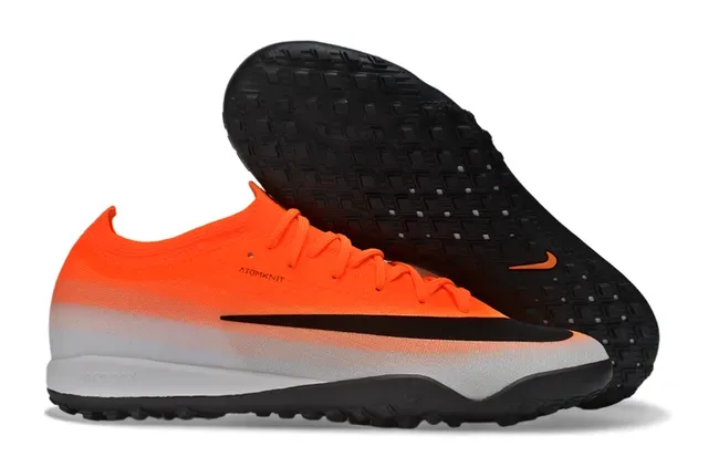 Nike Zapatillas de fútbol con empeine de tejido rosa y negro, suela iridiscente holográfica, para tierra firme 8
