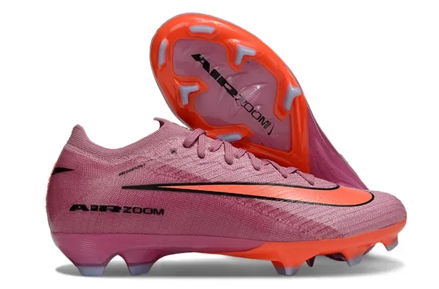 Nike Zapatillas de fútbol con empeine de tejido rosa y negro, suela iridiscente holográfica, para tierra firme 18