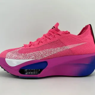Nike गुलाबी नीली किनिट ऊपरी ग्रेडिएंट मिडसोल रनिंग जूते