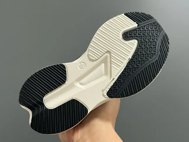 耐克粉白旋钮系带系统工程网面跑鞋 15
