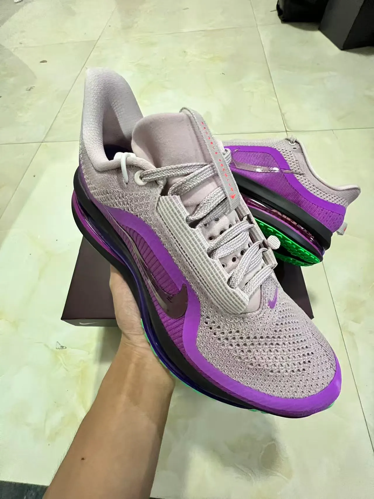 Nike أرجواني أخضر محبوك مُهندس وجه علوي وحدة أير زوم كاملة الأطوال أحذية جري 2