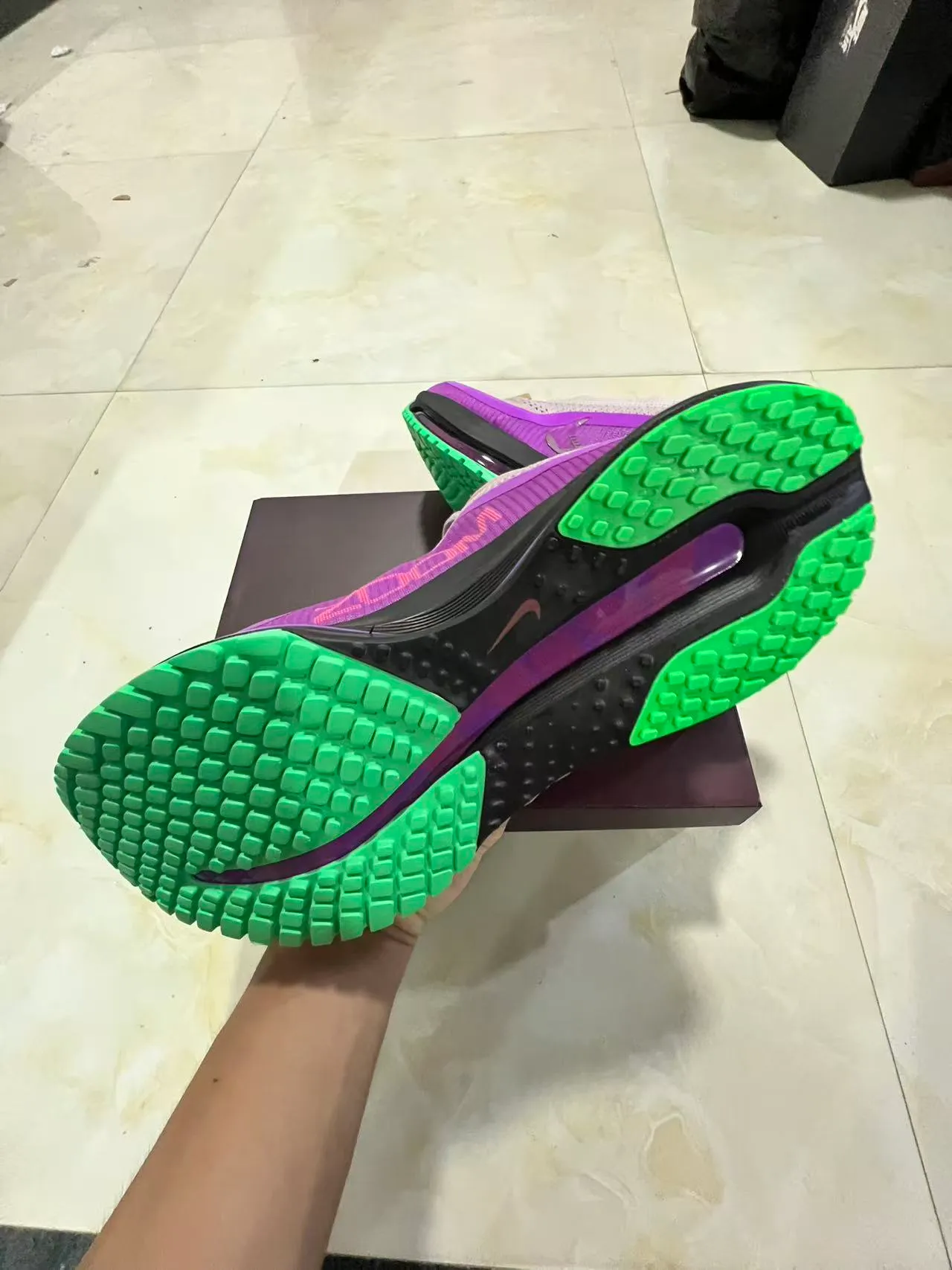 Nike أرجواني أخضر محبوك مُهندس وجه علوي وحدة أير زوم كاملة الأطوال أحذية جري 6